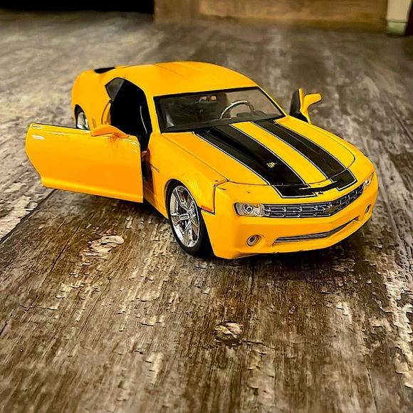Bumblebee transformers, car and coin - Picture 8 of 14
